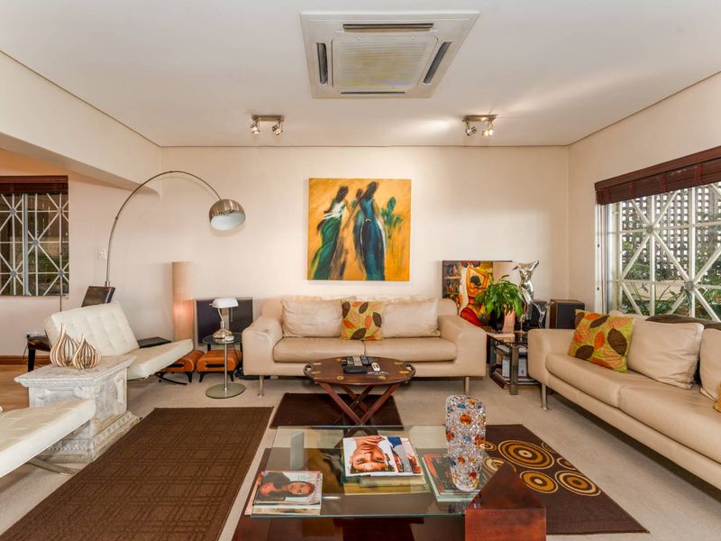 An Exceptional Green Point Residence with Rare Redevelopment Potential - Photo 4