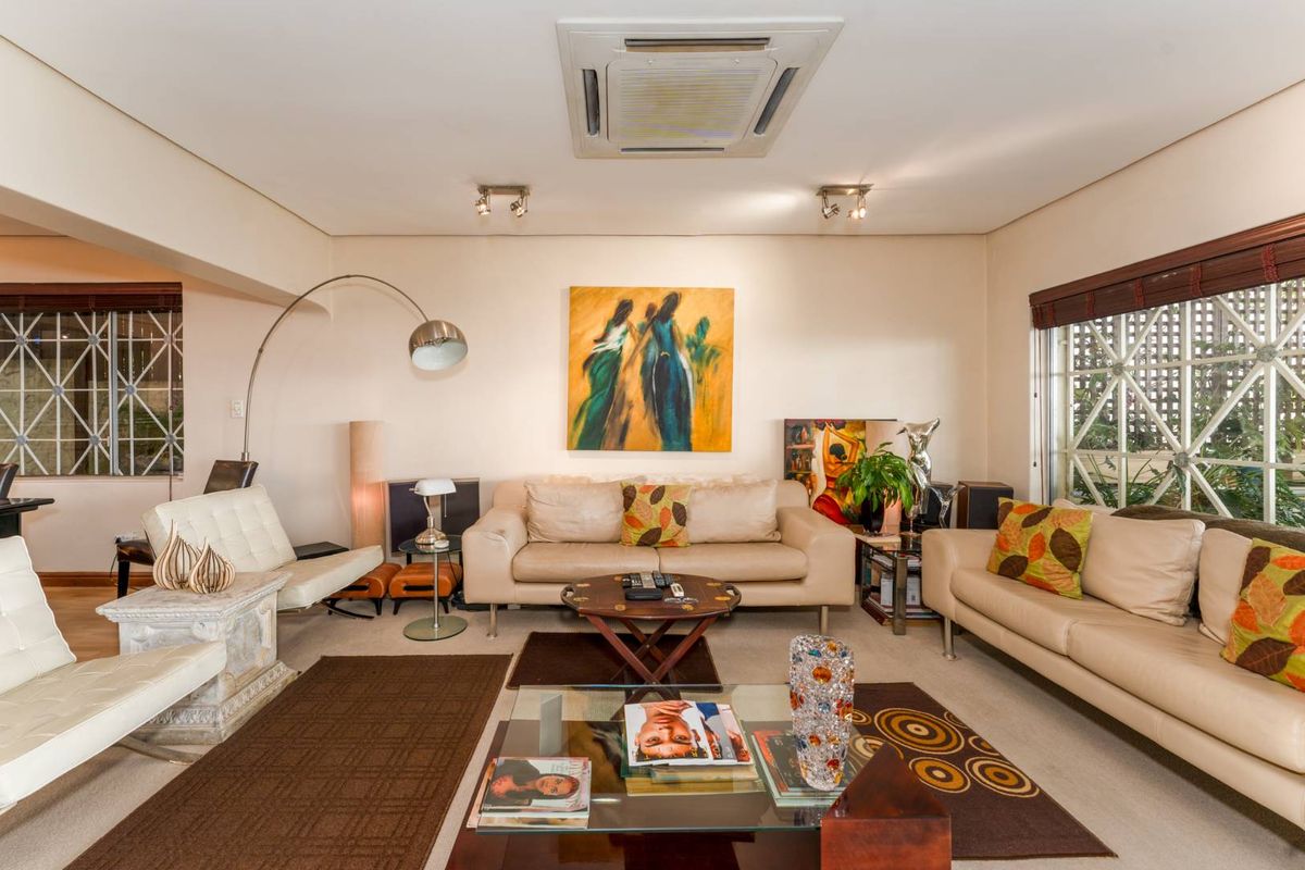 An Exceptional Green Point Residence with Rare Redevelopment Potential - Photo 4