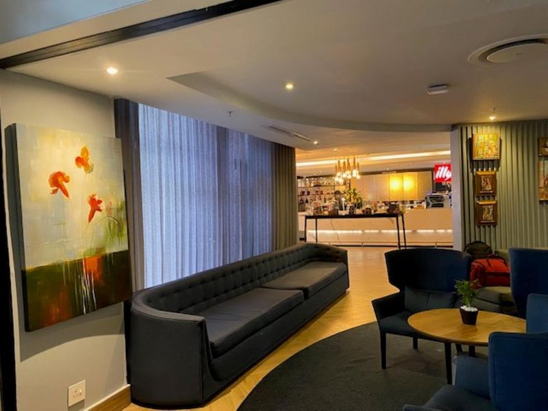 Elegant 2-Bedroom Apartment with Panoramic City Views - Photo 7