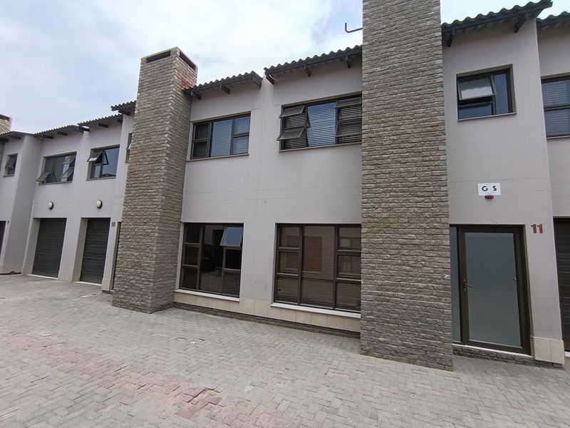 8x TOWNHOUSES FOR SALE IN UNION COURT - WALVISBAY - Photo 5