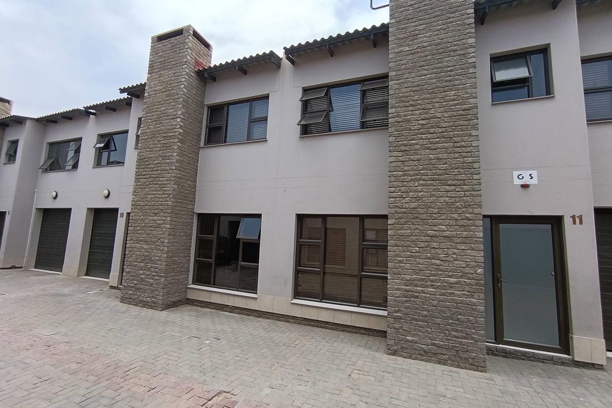 8x TOWNHOUSES FOR SALE IN UNION COURT - WALVISBAY - Photo 5
