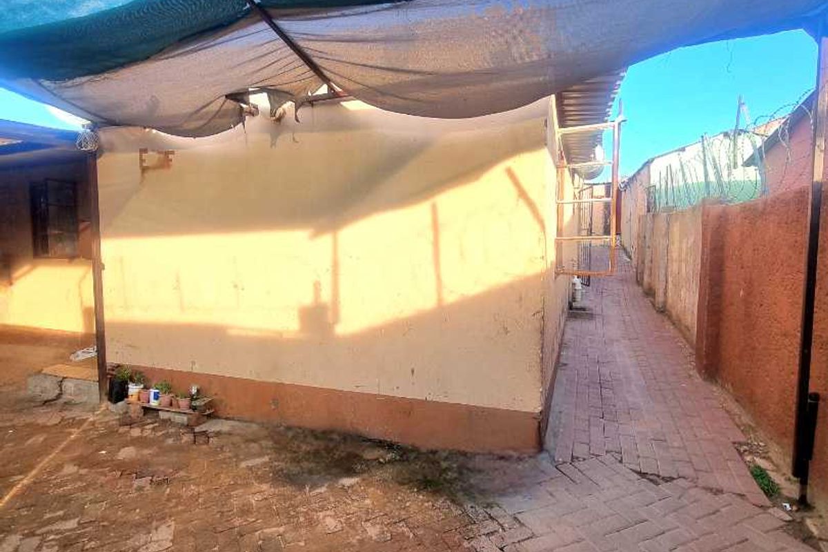 HOUSE FOR SALE IN KATUTURA CENTRAL - Photo 4