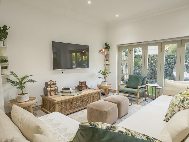 STYLISH ENTERNAINER'S DREAM IN THE PRESTIGIOUS BOARDWALK MANOR ESTATE - Photo 9