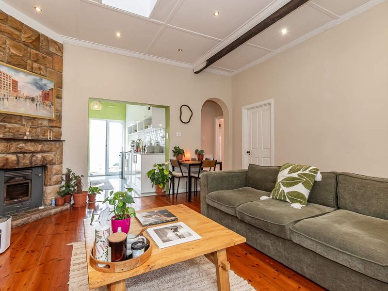 Morning walks, local cafés... welcome to Harfield living - Photo 4