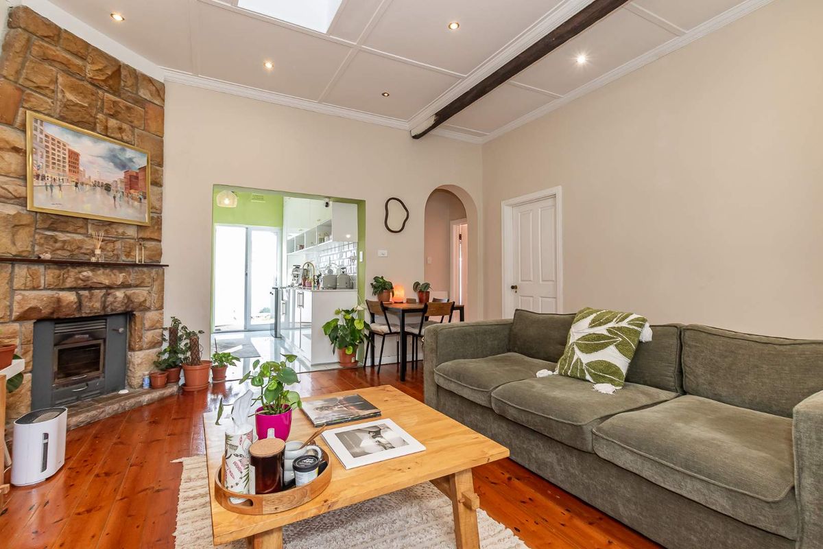 Morning walks, local cafés... welcome to Harfield living - Photo 4