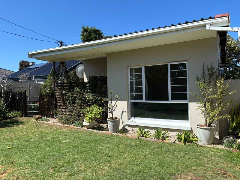 Beautiful garden cottage to rent in Glenhurd - Photo 1