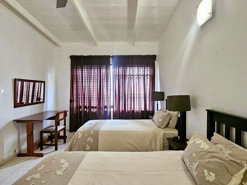 Spacious 7-Bedroom Sea-Facing Home in Henties Bay – Ideal for Bigger Families - Photo 9