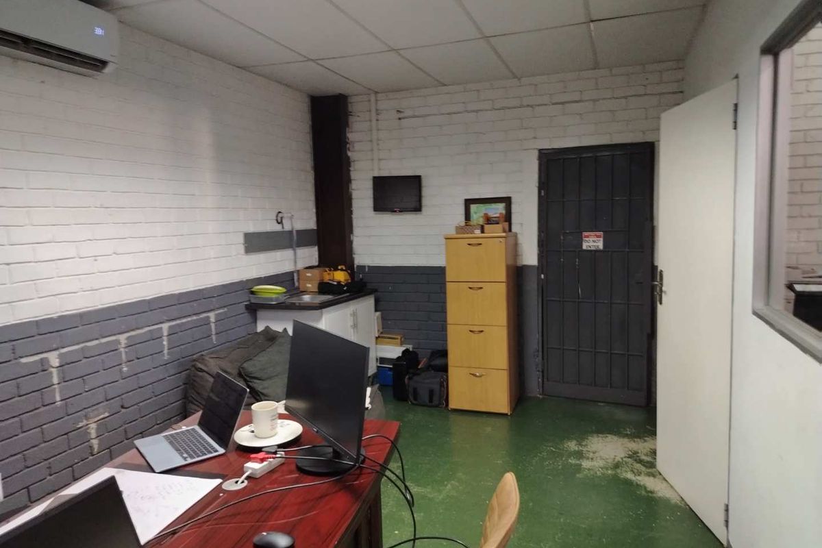 Prime Warehouse Lease in Alrode South: Elevate Your Business! - Photo 5