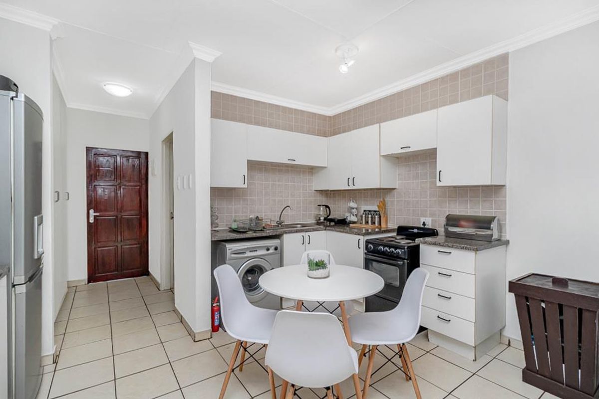 Bachelor Pad for sale in Windsor East - Photo 3