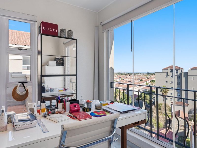 Newly renovated penthouse is a dream home - Photo 3
