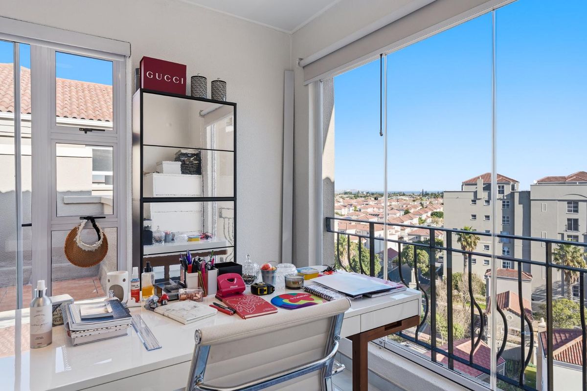 Newly renovated penthouse is a dream home - Photo 3