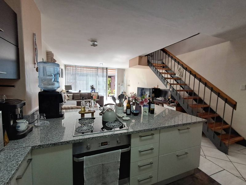 2 bed, 1.5 bath duplex in Queenswood - Photo 7