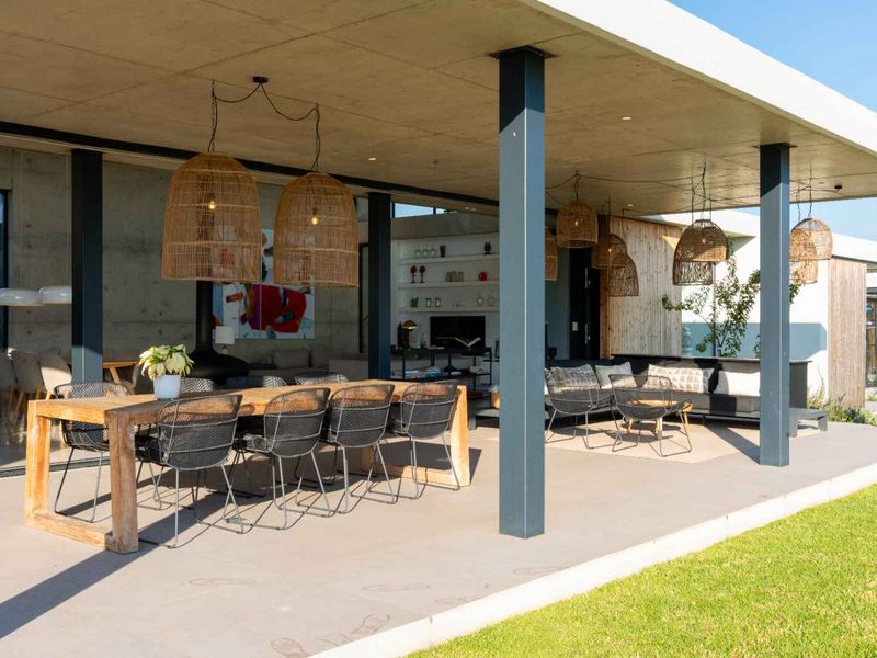 Where Contemporary Design Meets Country Serenity - Photo 4