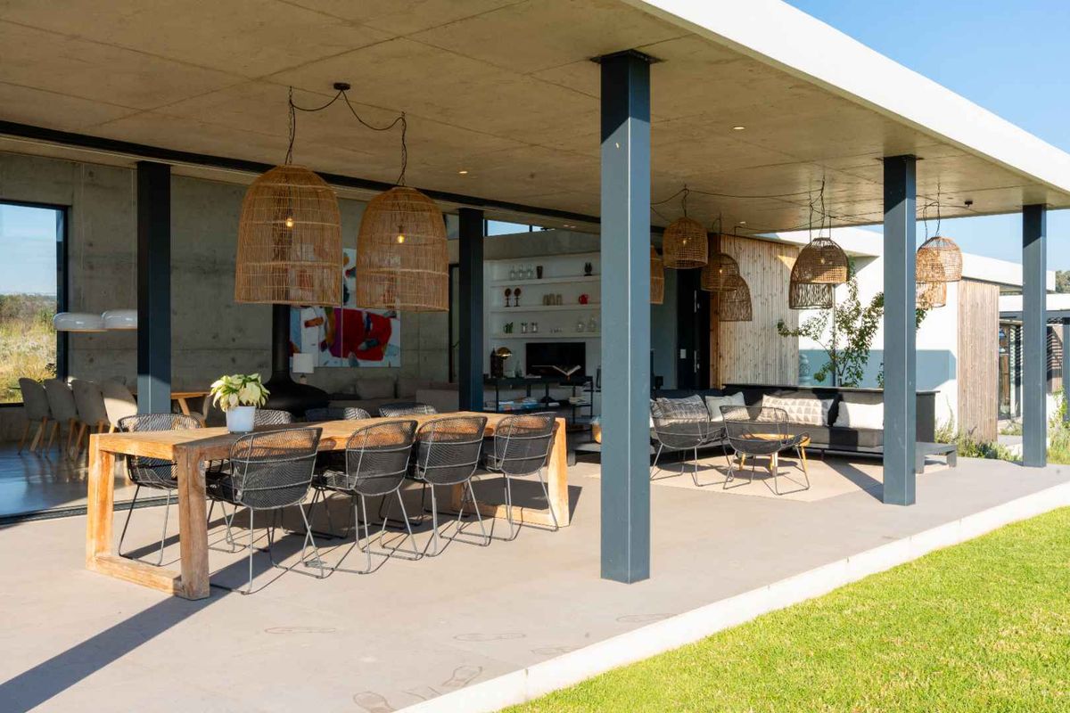 Where Contemporary Design Meets Country Serenity - Photo 4