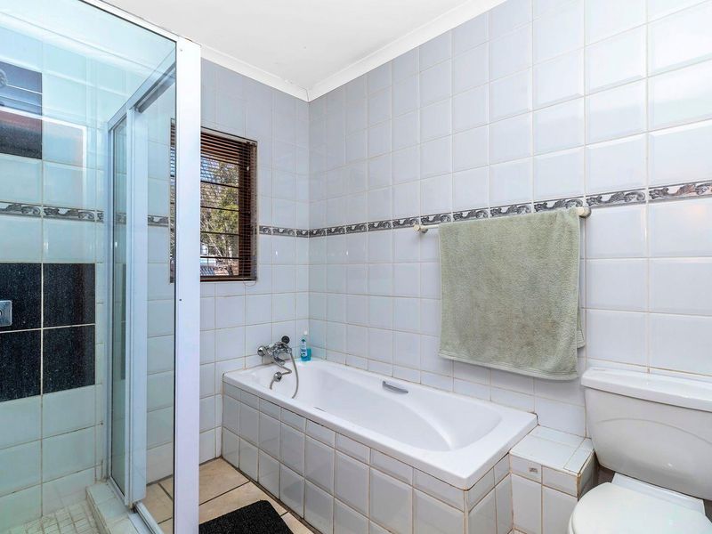 Expansive training lodge situated close to Grand Central Airport - Photo 7