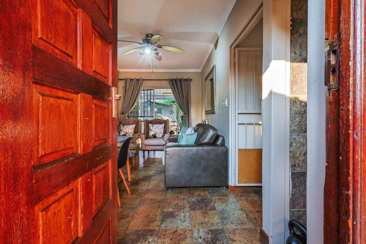 CHARMING TWO-BEDROOM DUET – COMFORTABLE LIVING IN THE HEART OF ELARDUSPARK - Photo 4