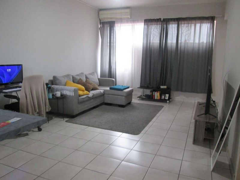 OVERVIEW CHARMING [1.5 ] ONE AND HALF BEDROOM FLAT FOR SALE INTHE HEART OF PRETORIA  [ GEZINA ] - Photo 7