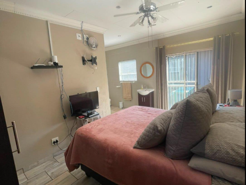 Four Bedroom Home for Sale in Verwoerdpark - Photo 3
