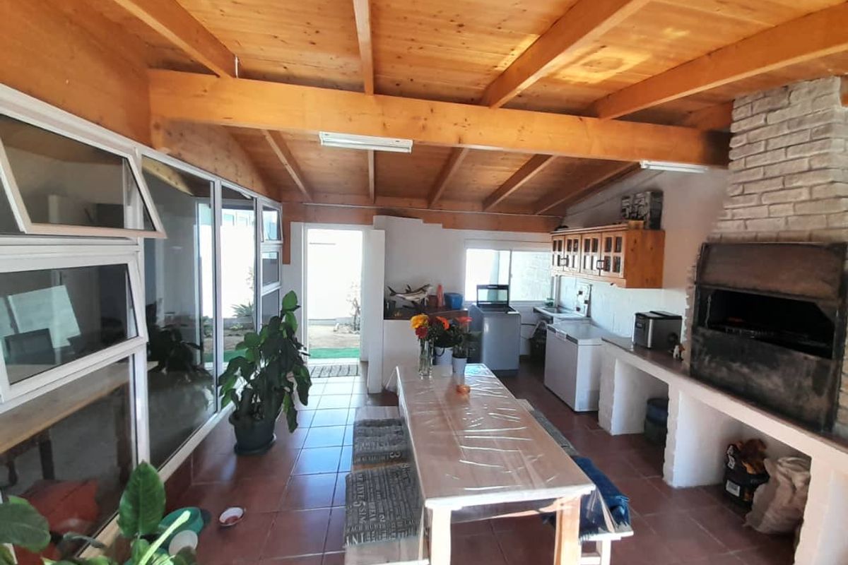 SPACIOUS APARTMENT IN A SAFE COMPLEX! - Photo 3