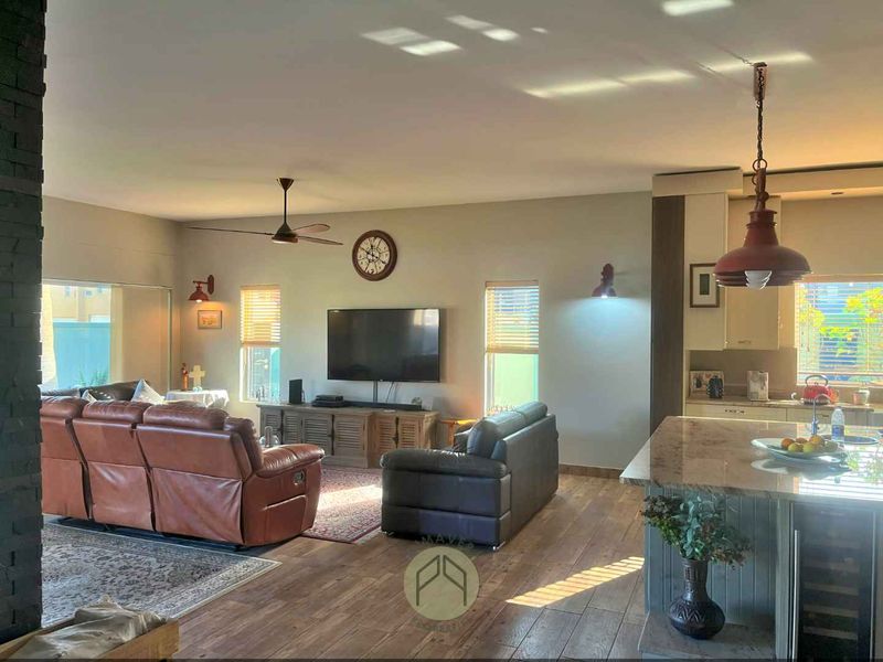 4 Bedroom House FOR SALE in Waterfront, Swakopmund - Photo 5