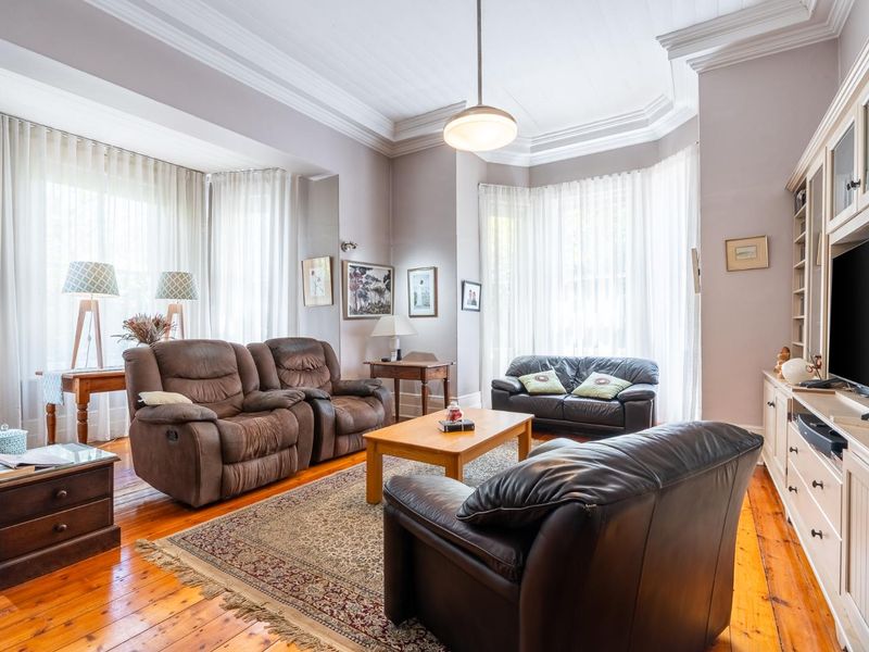 Heritage home in walking distance from Rondebosch’s finest schools! - Photo 6