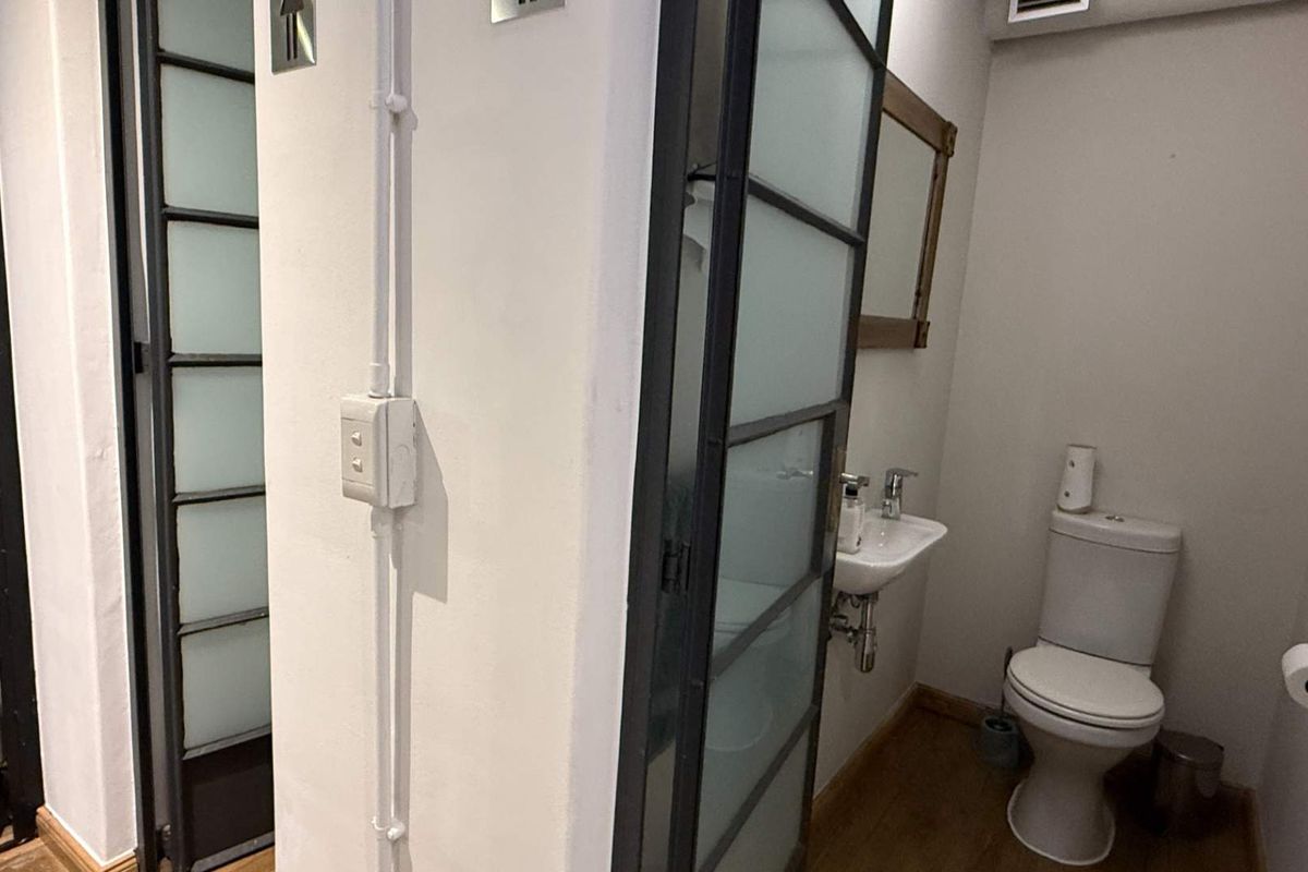 Dual Entrance 346m2 unit to let in De Waterkant - Photo 4