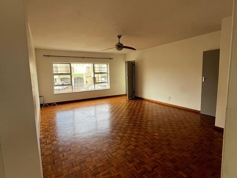 Immaculate 2-bedroom in the Heart of Humewood - Photo 6