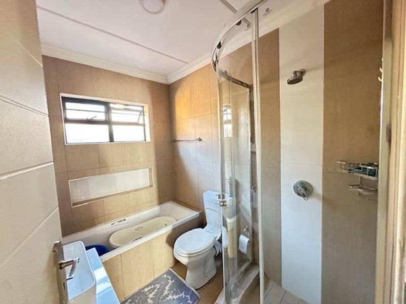 Modern 3-Bedroom Townhouse For Sale in Annlin - Photo 8