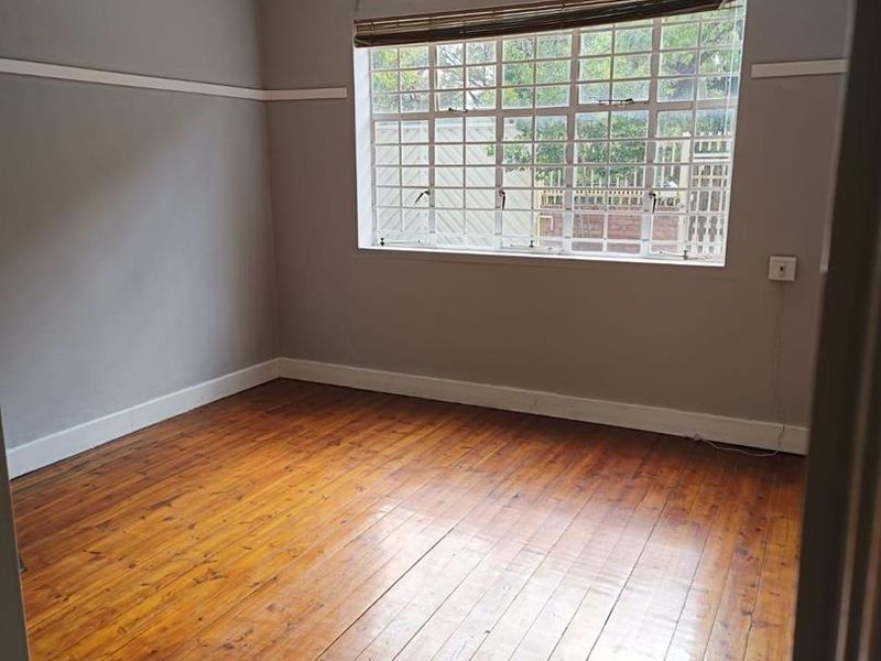 Beautifully renovated double-storey house - Photo 10