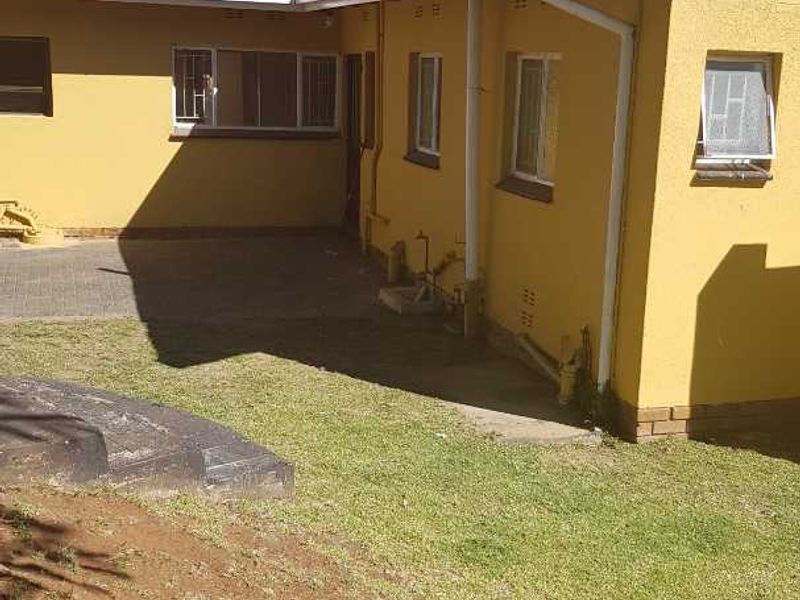 Spacious 3-Bedroom Home with Modern Flatlet – Perfect for Families - Photo 5