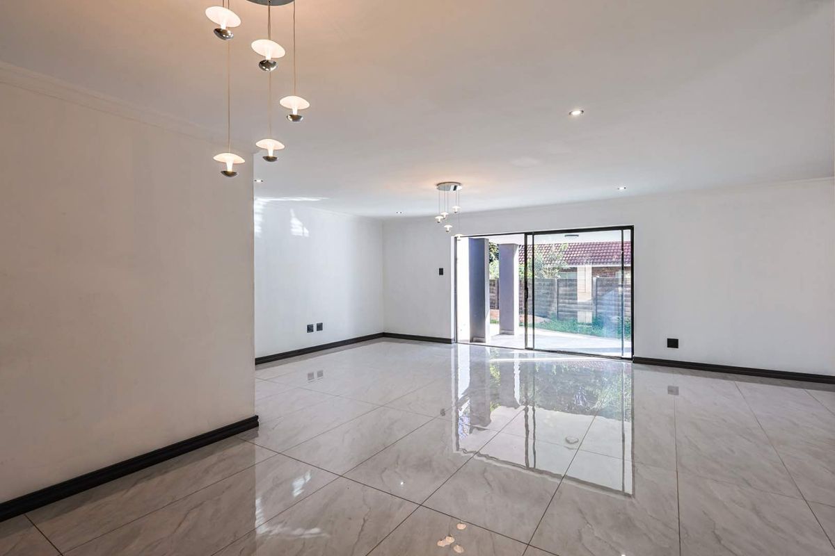 Newly Renovated 6-Bedroom Single-Storey Home with Flatlet – Turnkey Perfection - Photo 5