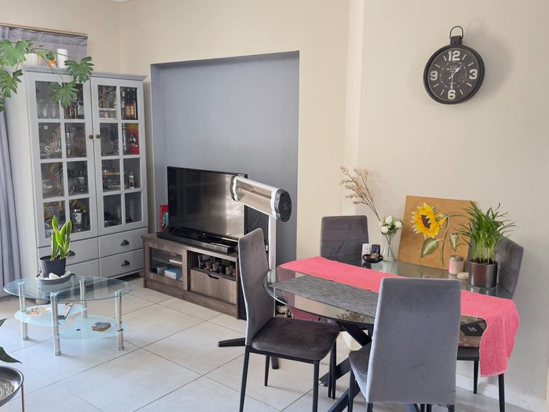 Neat 2 bed 1 bath ground floor apartment in Broadacres - Photo 9