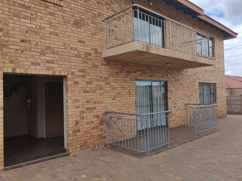 Secure, Comfortable Living with Room to Relax - Photo 3