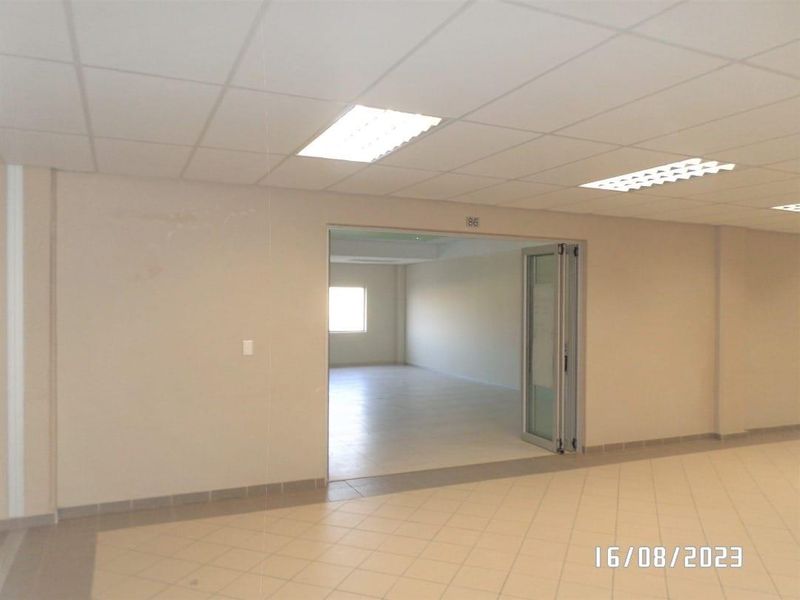 Office For Sale in Auasblick - Photo 4