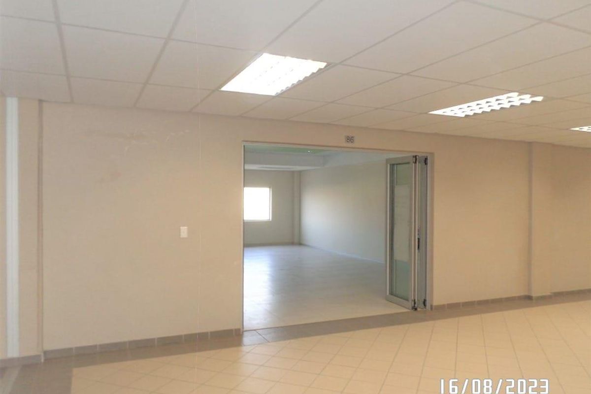Office For Sale in Auasblick - Photo 4