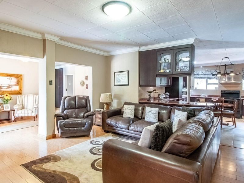 Your Dream Family Home Awaits in Lakefield Extension 21! - Photo 8