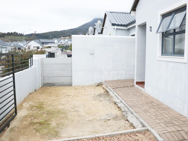 Two-Bedroom Home in Idasvallei with Mountain Views and Winelands Access - Photo 2