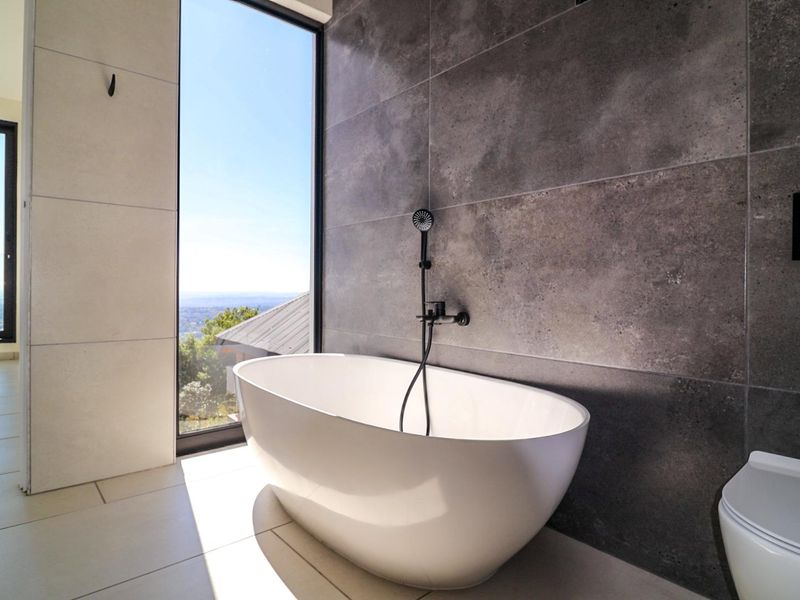 Exclusive Apartment with Panoramic Views! - Photo 9
