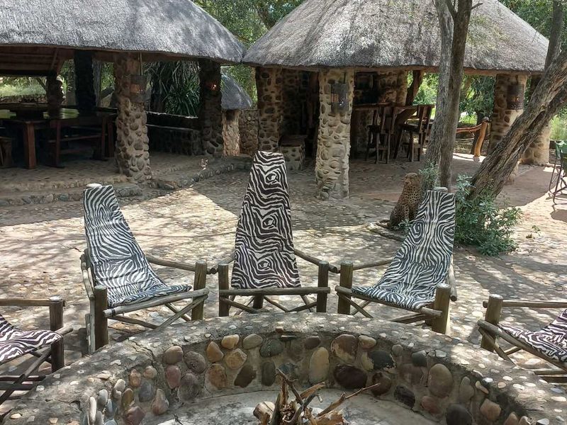 House and cottage overlooking the Olifant’s river. - Photo 9