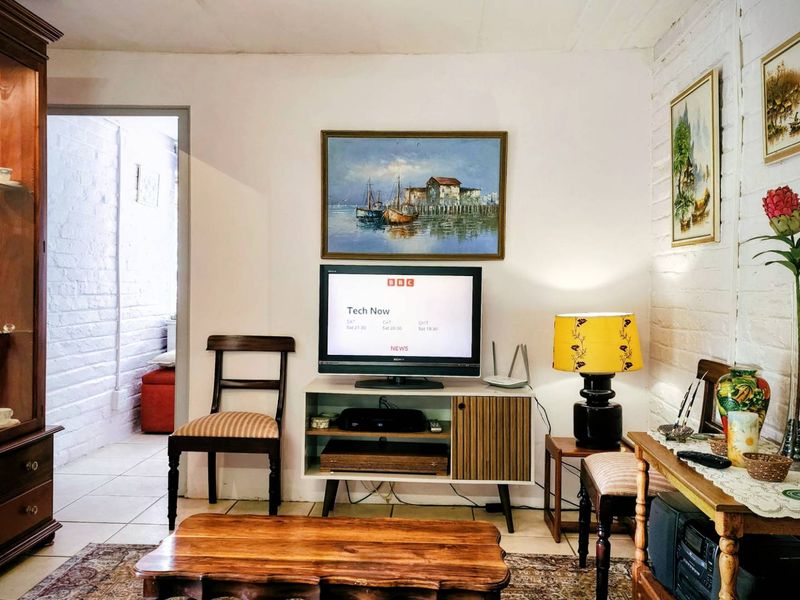 Spacious 3-Storey A-Frame Home with Multi-Unit Potential - Photo 5