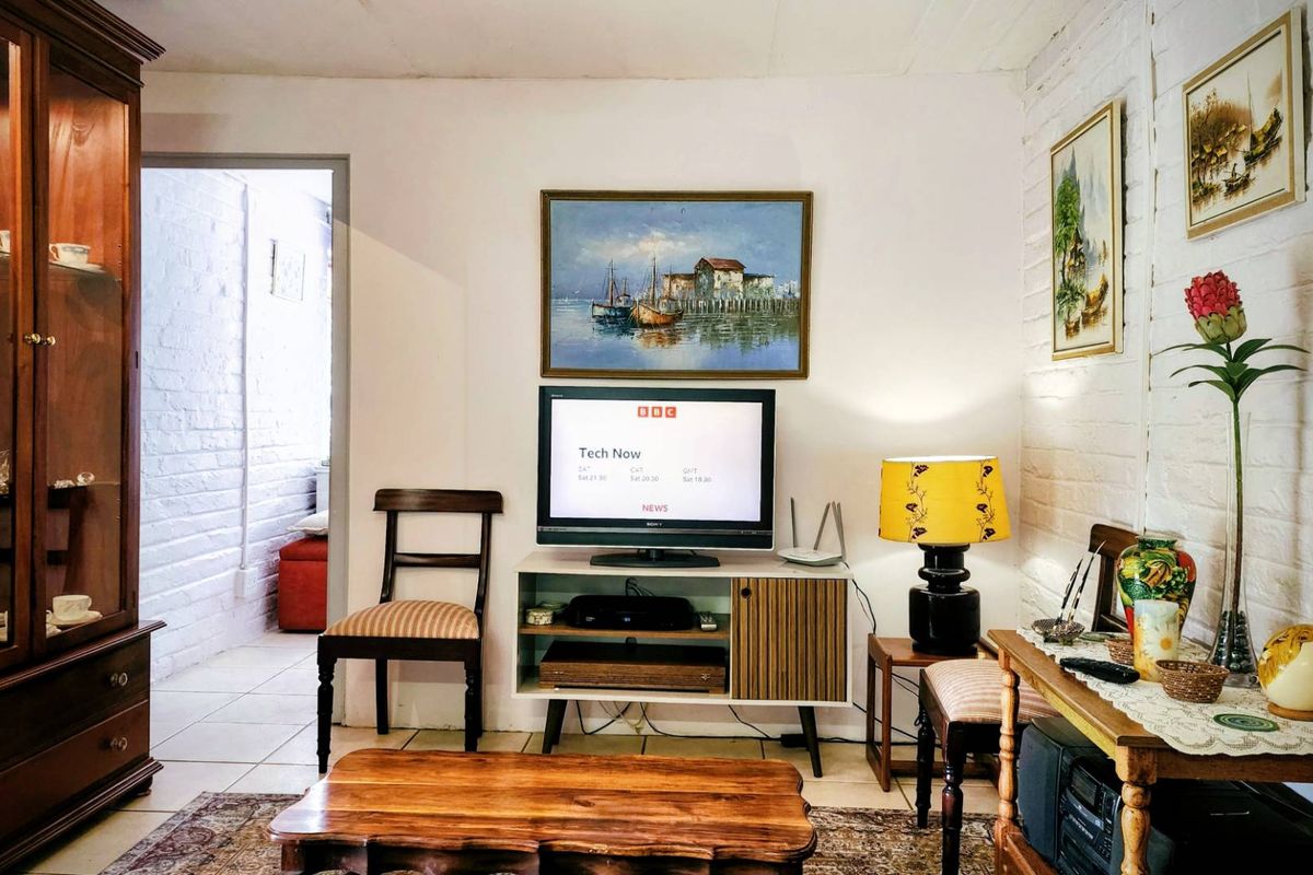 Spacious 3-Storey A-Frame Home with Multi-Unit Potential - Photo 5