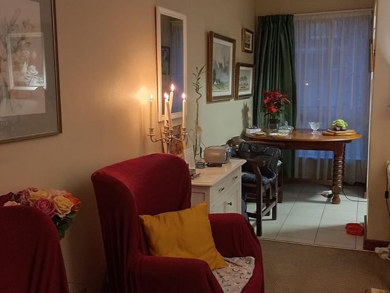 Modern 1-Bedroom Apartment for Sale in Willow Acres Estate - Photo 3