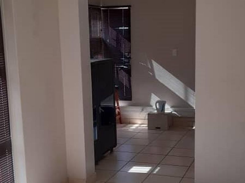 Warehouse with offices in Town - Photo 3