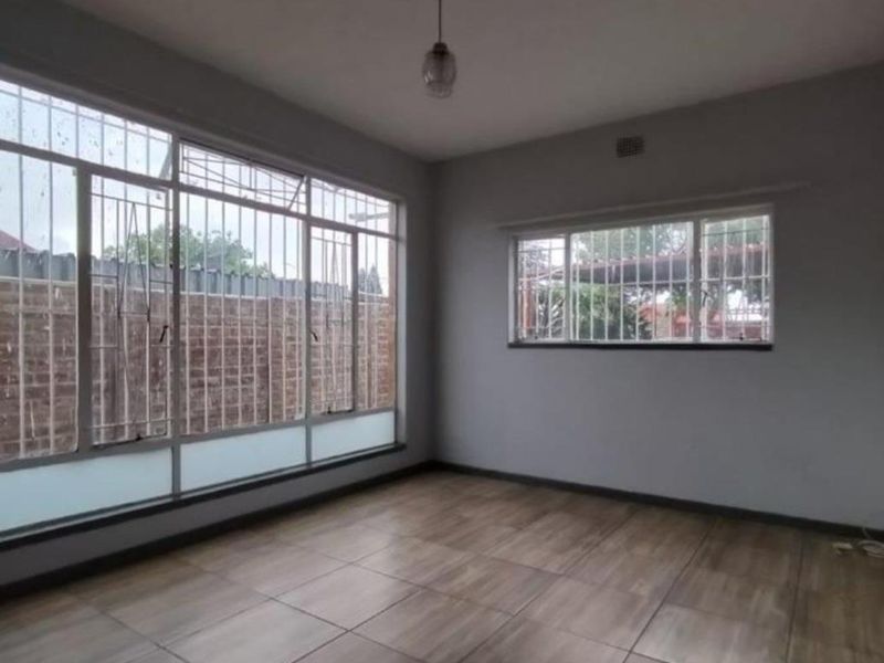 Two Bedroom Ground Floor Apartment for sale - Photo 5