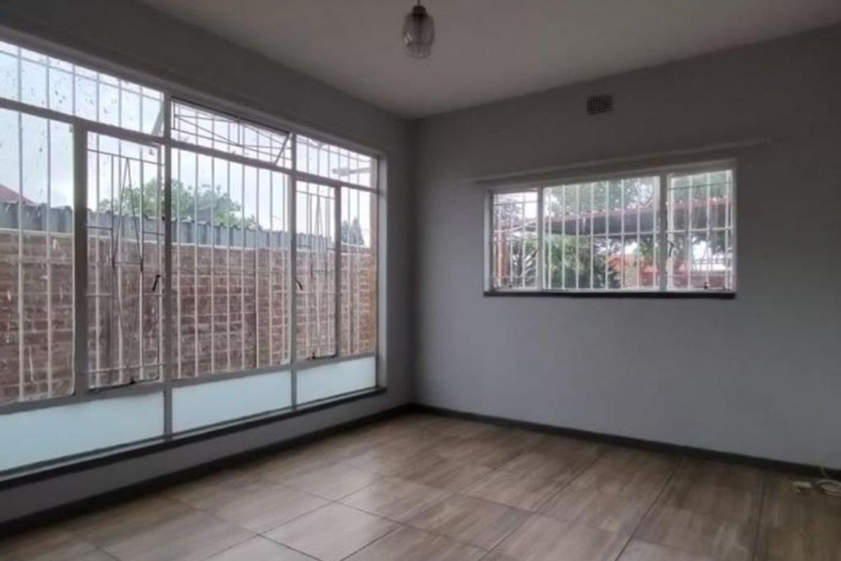 Two Bedroom Ground Floor Apartment for sale - Photo 5