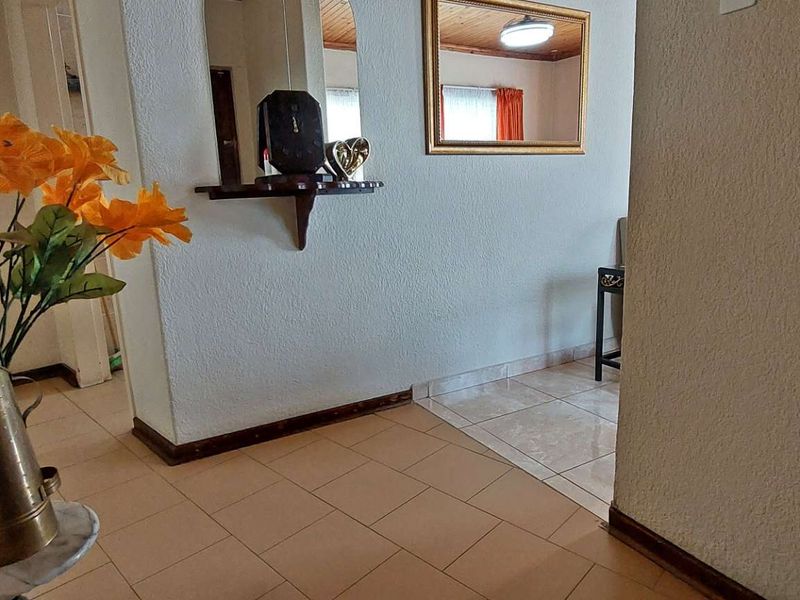 Family home with Flat - Photo 2