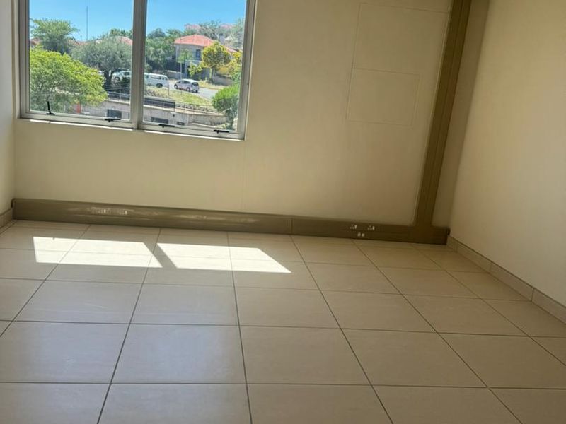 MODERN OFFICES TO LET - SHARED BUILDING - Photo 7