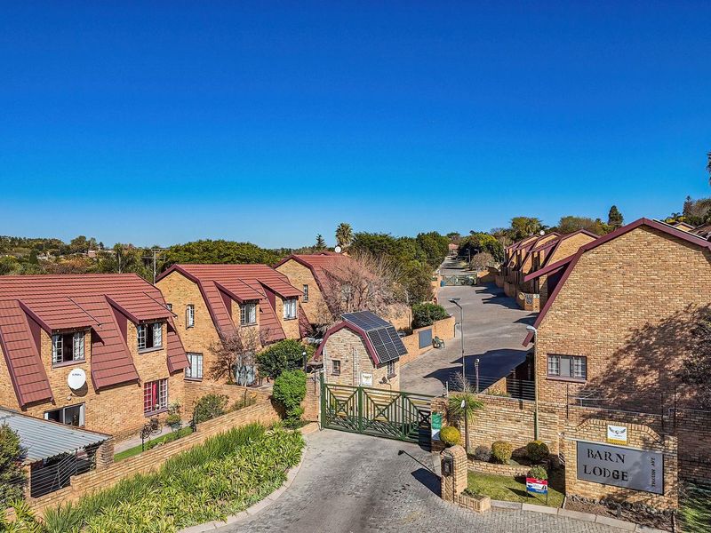 Beautifully Appointed 3-Bedroom Townhouse in Barn Lodge, Boskruin - Photo 3