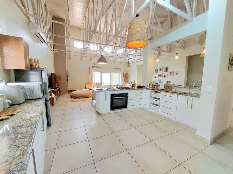 Luxurious Sunbay Self-Catering House - Photo 7