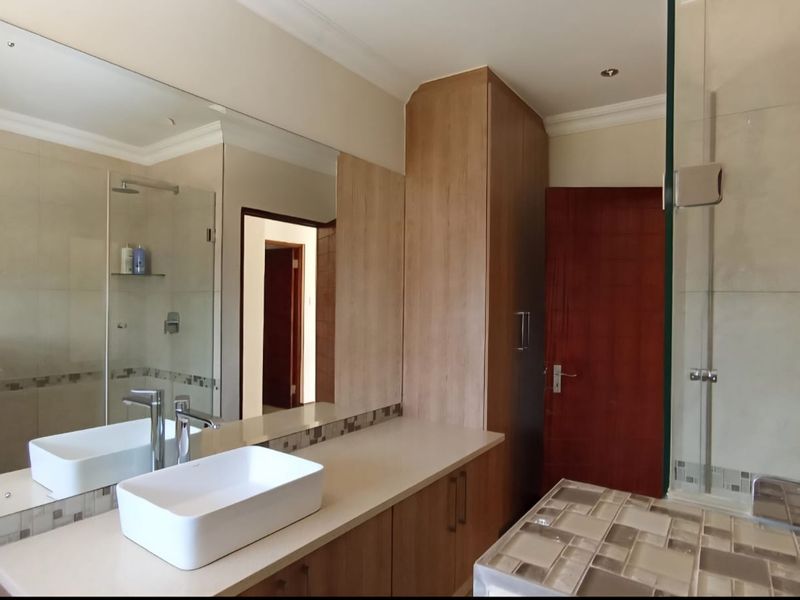 4 Bedroom House for Sale in Savanna Hills Estate. - Photo 6